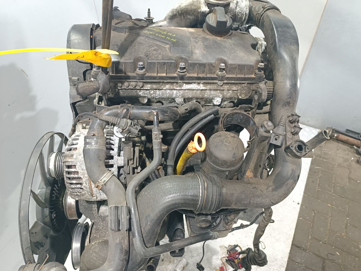 Двигатель AWX Audi A4 B6 (S4,RS4) 1.9 Дизель