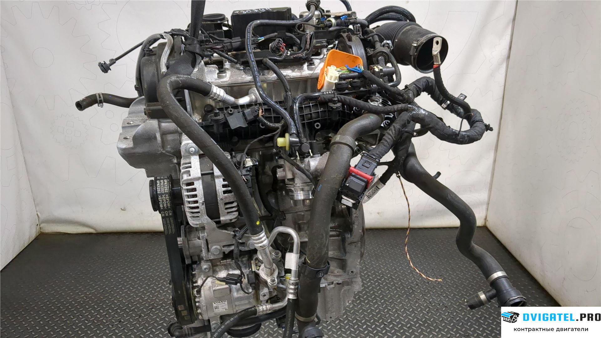 Двигатель Volvo XC40 B3154T2 1.5 л., Бензин, Турбо-инжектор, артикул 8045383