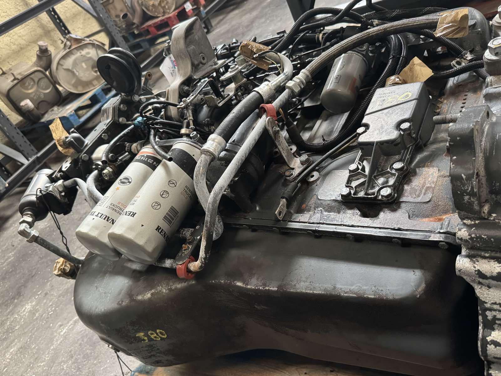 Двигатель J80 Renault Premium